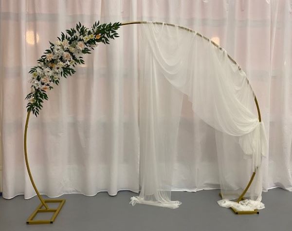Vuokrattava juhlakaari.