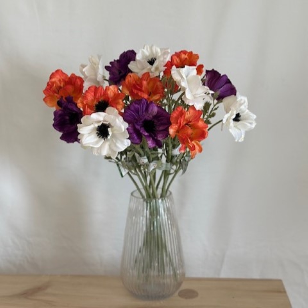 tekokukka valkoinen oranssi violetti kruunuvuokko